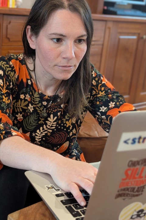 neus aguera, informatica experta en UX, SEO, y diseño web